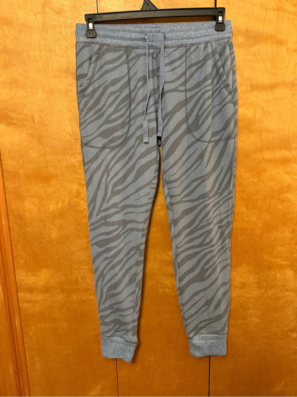 Live Love Lounge Blue Zebra Lounge/Pajama Set size small